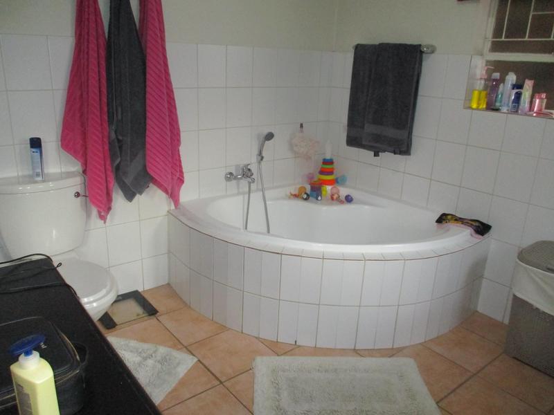 3 Bedroom Property for Sale in Langenhovenpark Free State